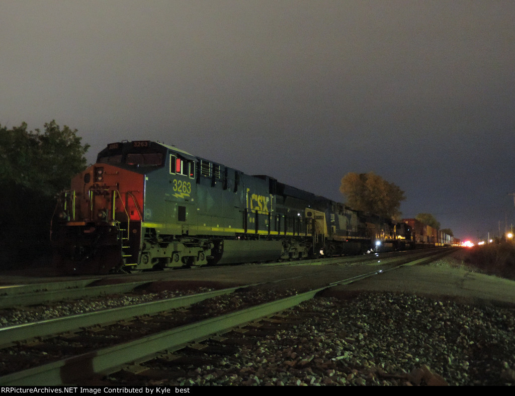 CSX 3263 on I169 